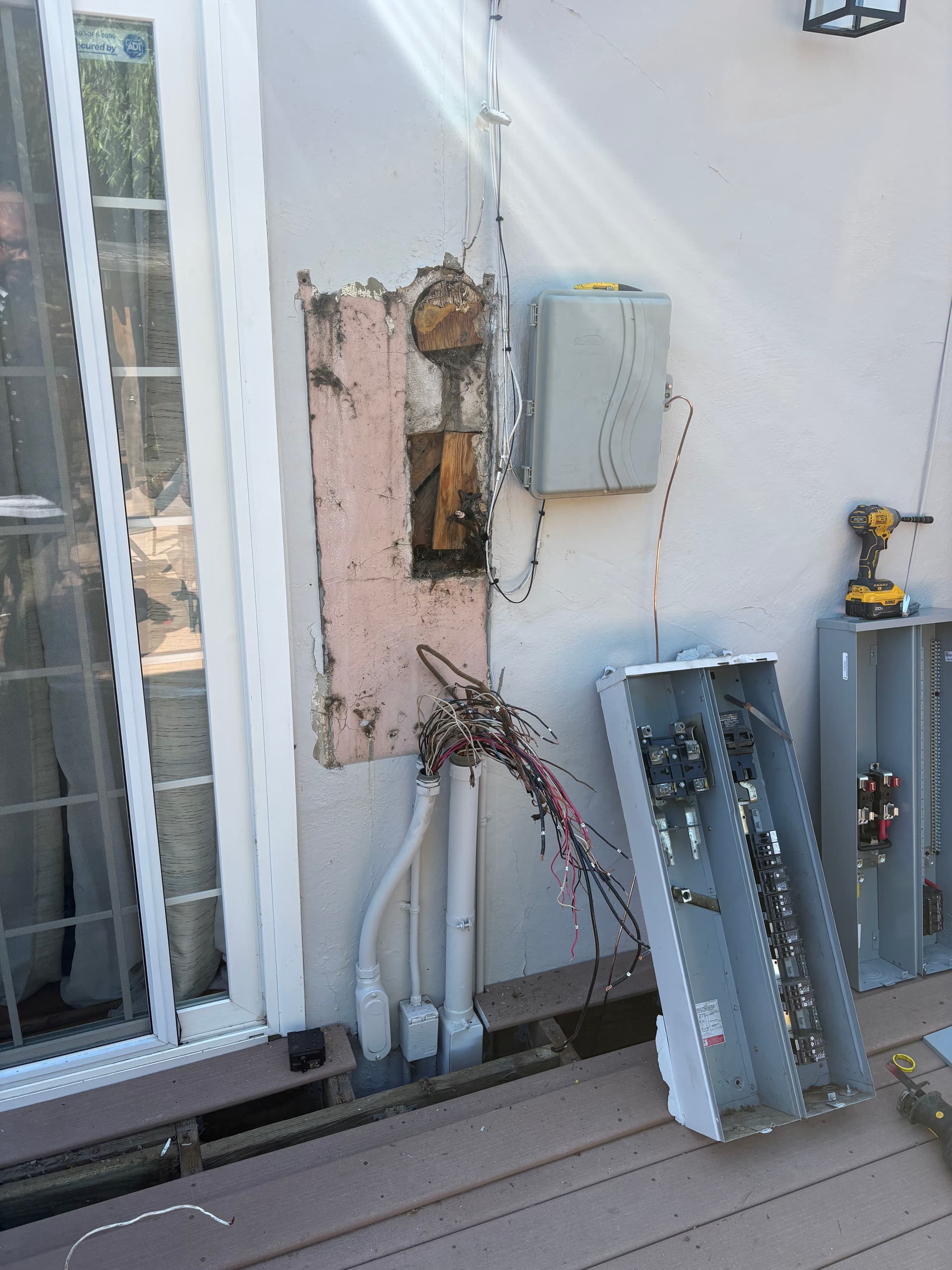 Gallery photos for Emergency 200 Amp Main Panel Replacement in East Sacramento: Image #1