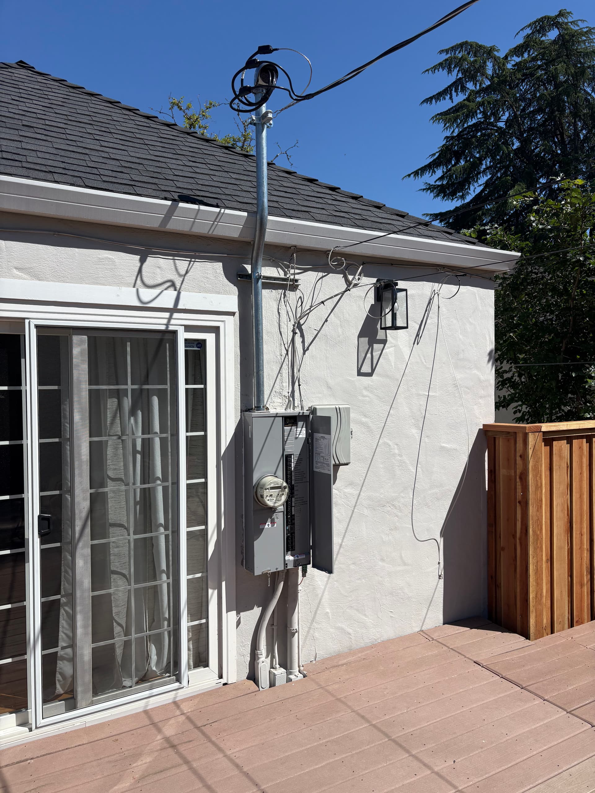 Gallery photos for Emergency 200 Amp Main Panel Replacement in East Sacramento: Image #3