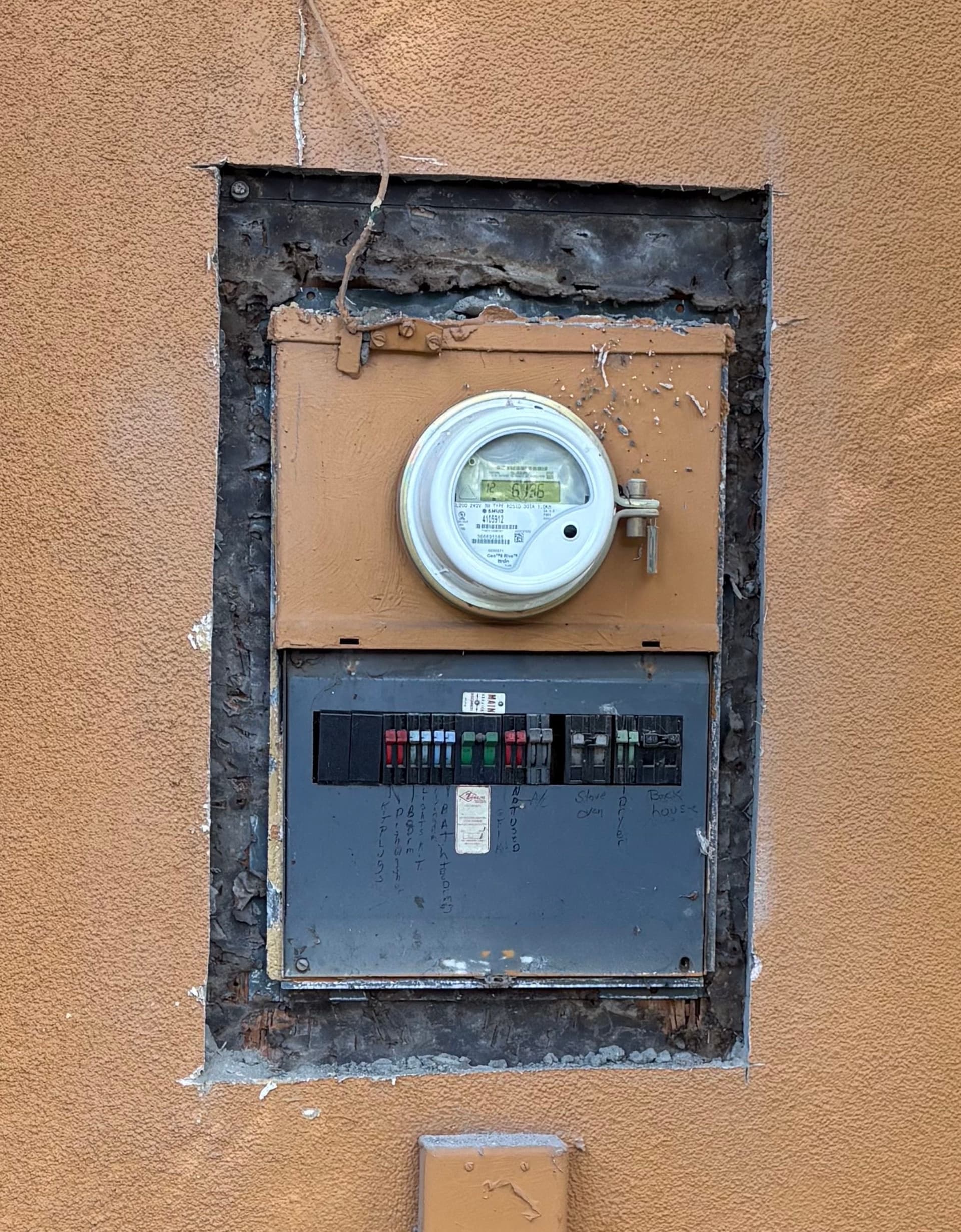 Gallery photos for 100 Amp Zinsco Panel Upgraded to 200 Amp Service: Image #3