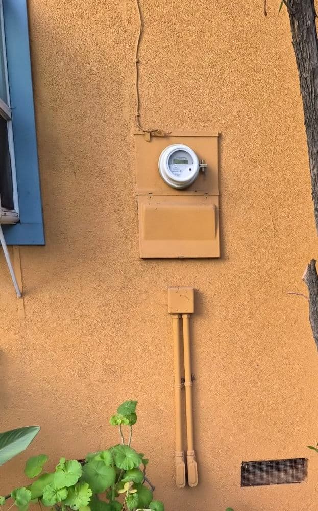 Gallery photos for 100 Amp Zinsco Panel Upgraded to 200 Amp Service: Image #2