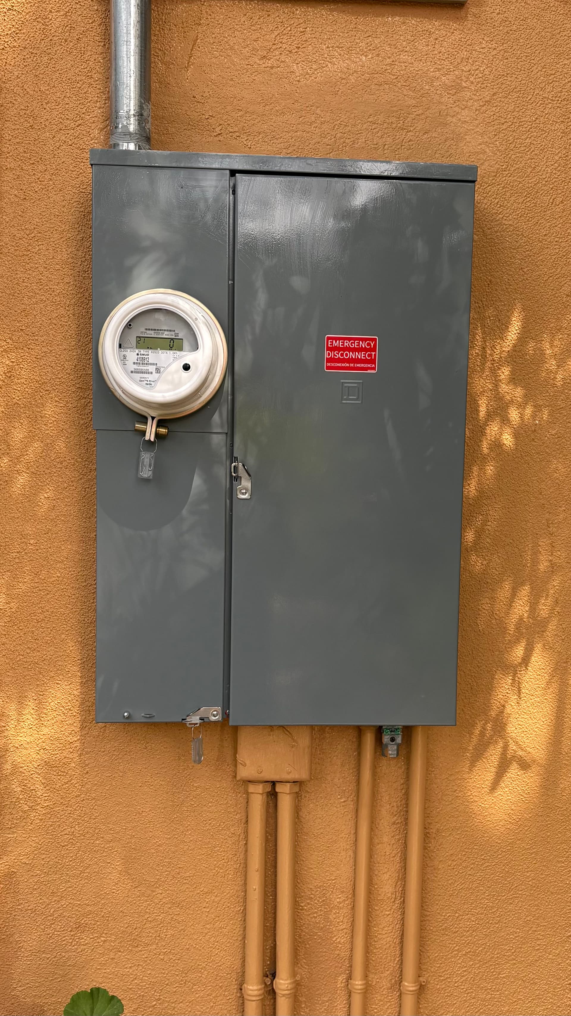 Gallery photos for 100 Amp Zinsco Panel Upgraded to 200 Amp Service: Image #1